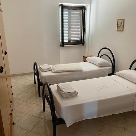 Casa Vacanze Foce Varano Apartment Exterior photo